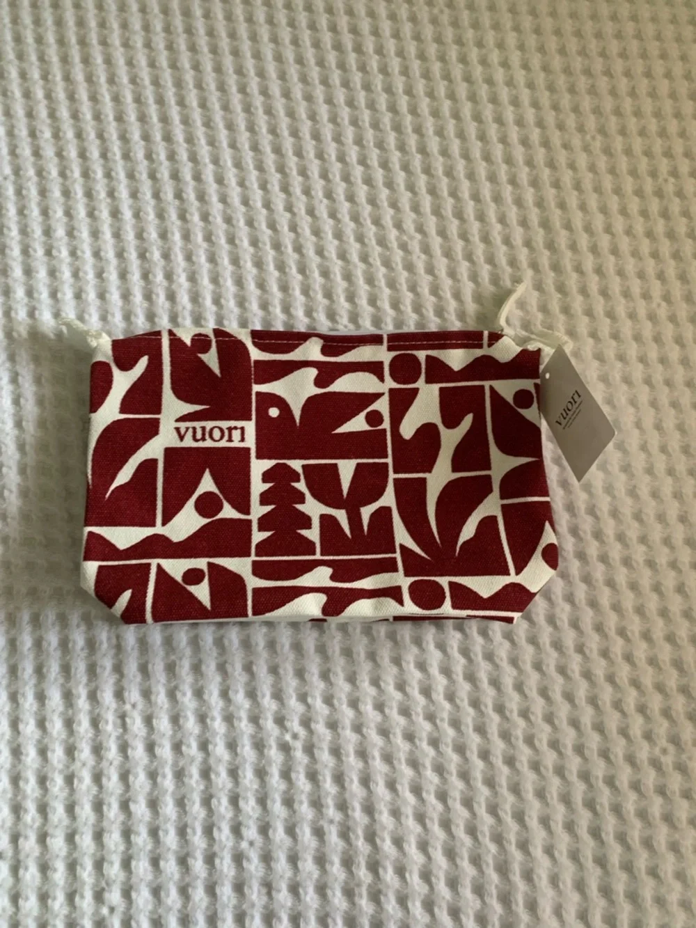 Vuori Red and White Geometric Cosmetic Holiday 25 Makeup bag Pouch NWT